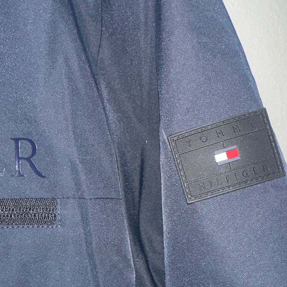 Tommy Hilfiger Men's Performance Windbreaker and Rain Jacket with Quilted Lining - Picture 13 of 16